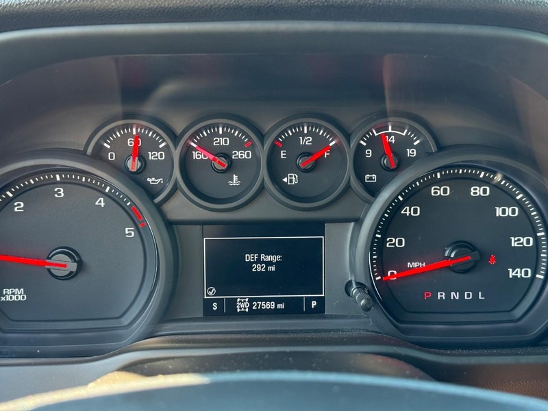 Chevrolet Silverado 2500HD Vehicle Full-screen Gallery Image 19