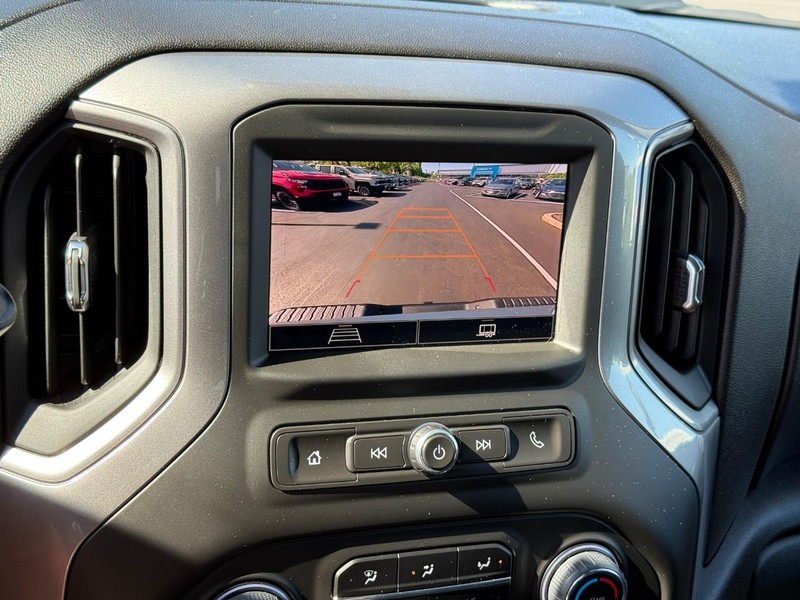 Chevrolet Silverado 2500HD Vehicle Full-screen Gallery Image 20