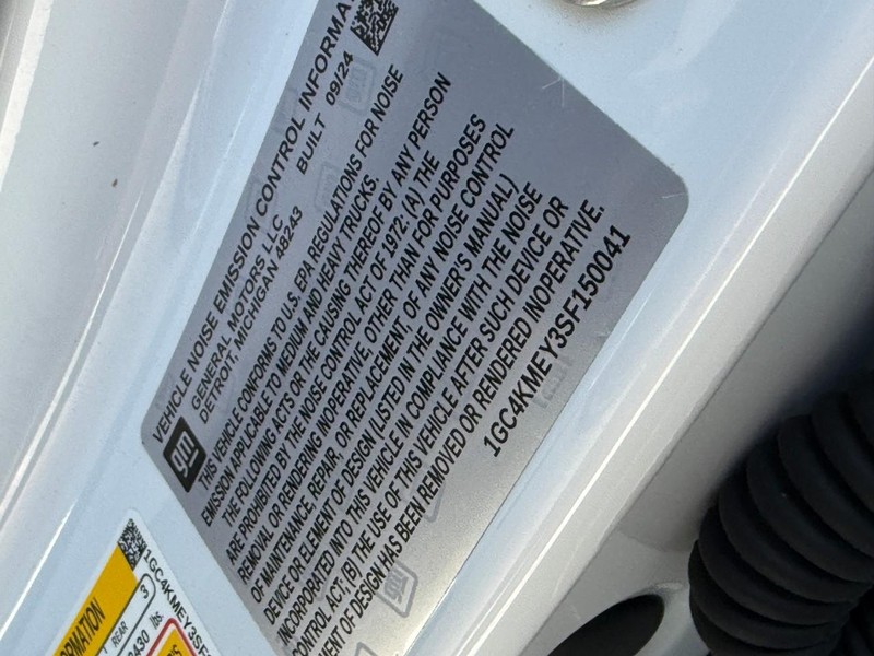 Chevrolet Silverado 2500HD Vehicle Full-screen Gallery Image 21