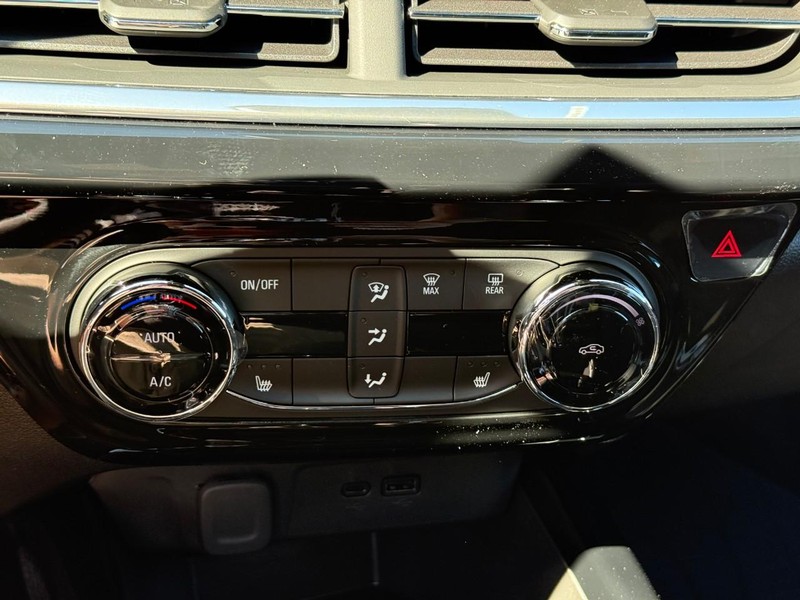 Chevrolet Trax Vehicle Full-screen Gallery Image 16