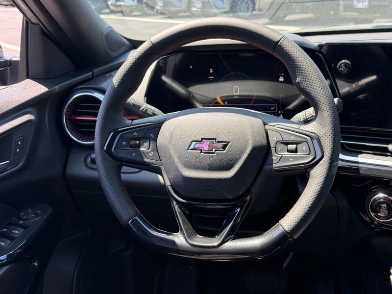 Chevrolet Trax Vehicle Full-screen Gallery Image 8