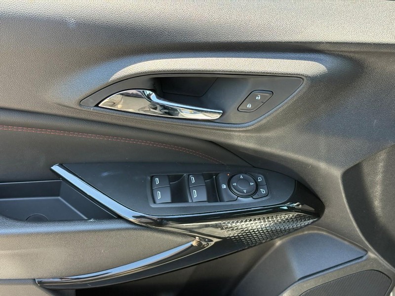 Chevrolet Trax Vehicle Full-screen Gallery Image 11