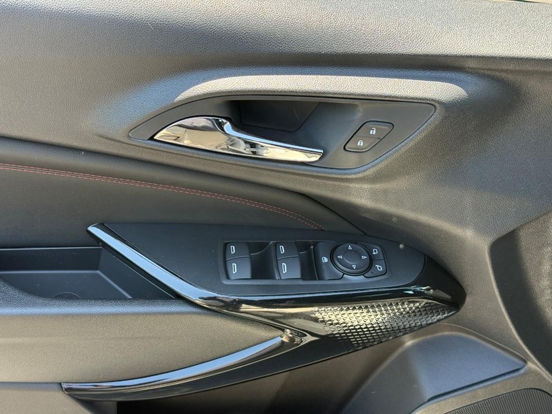 Chevrolet Trax Vehicle Full-screen Gallery Image 11