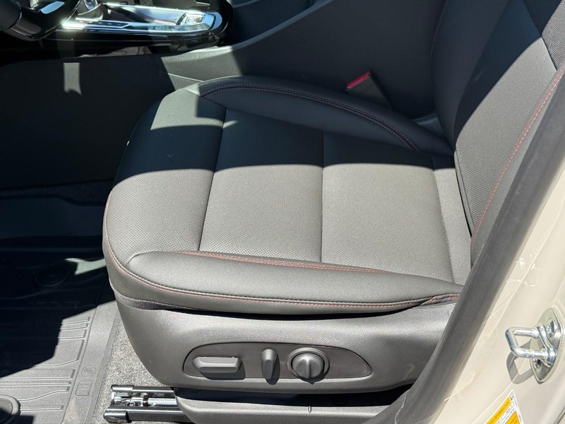Chevrolet Trax Vehicle Full-screen Gallery Image 12
