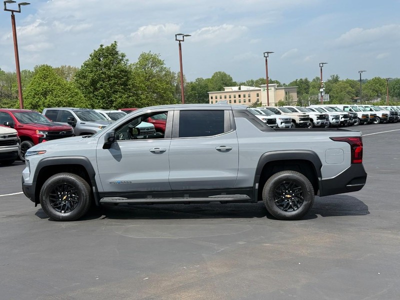 Chevrolet Silverado EV Vehicle Full-screen Gallery Image 2