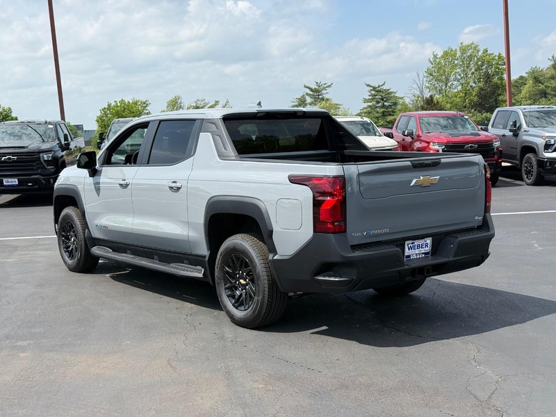 Chevrolet Silverado EV Vehicle Full-screen Gallery Image 3