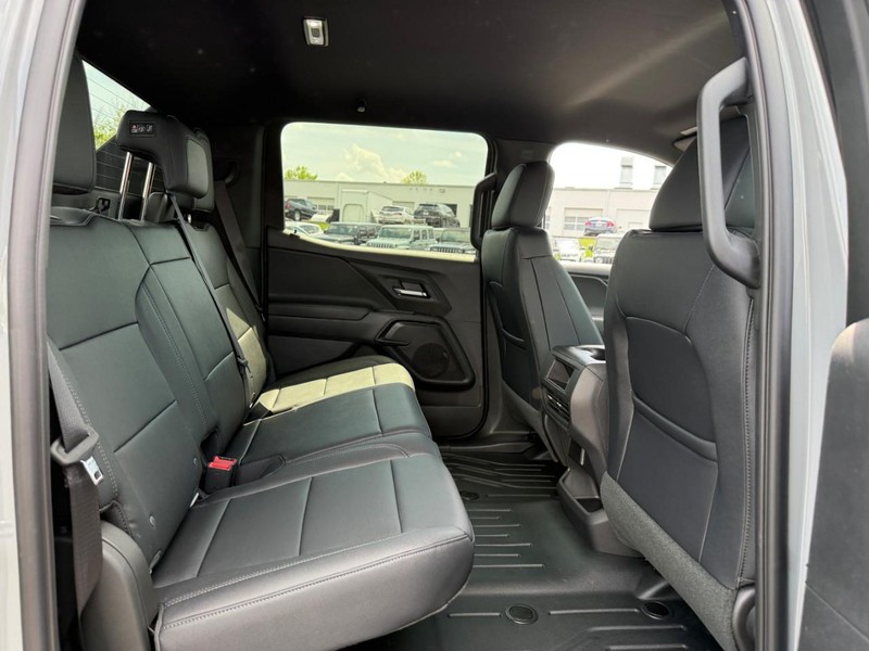 Chevrolet Silverado EV Vehicle Full-screen Gallery Image 5