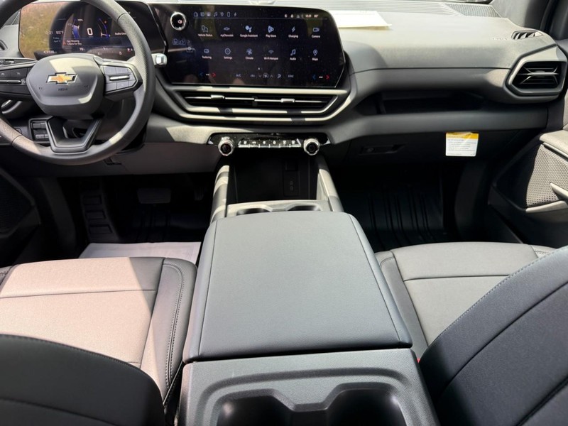 Chevrolet Silverado EV Vehicle Full-screen Gallery Image 6