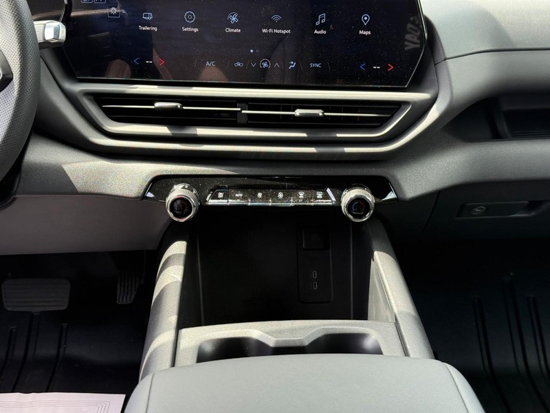Chevrolet Silverado EV Vehicle Full-screen Gallery Image 9