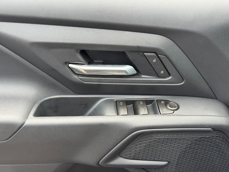 Chevrolet Silverado EV Vehicle Full-screen Gallery Image 10