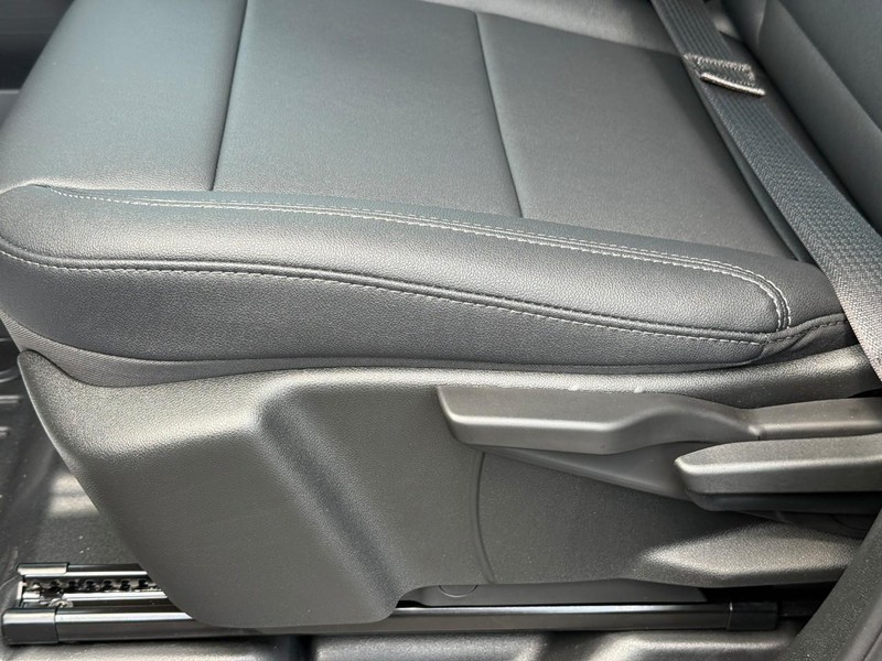 Chevrolet Silverado EV Vehicle Full-screen Gallery Image 12