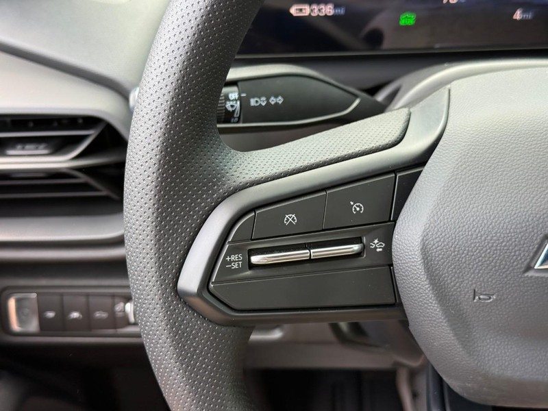 Chevrolet Silverado EV Vehicle Full-screen Gallery Image 13