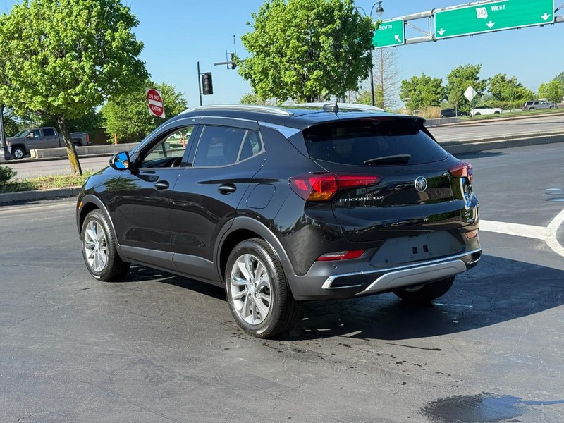 Buick Encore GX Vehicle Full-screen Gallery Image 03