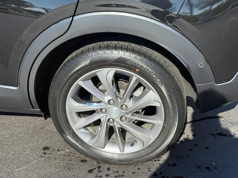 Buick Encore GX Vehicle Full-screen Gallery Image 04