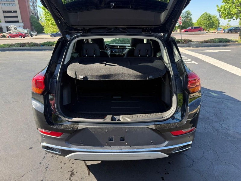 Buick Encore GX Vehicle Full-screen Gallery Image 05