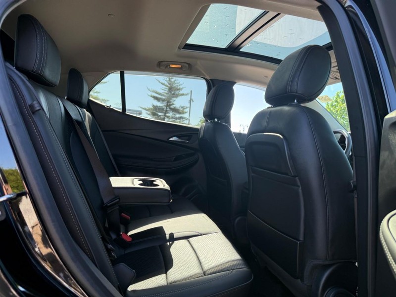 Buick Encore GX Vehicle Full-screen Gallery Image 10