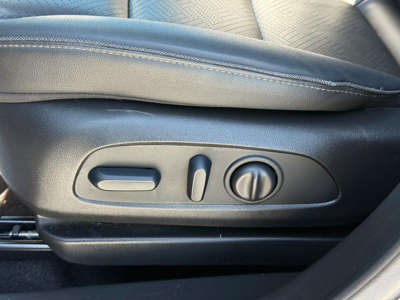 Buick Encore GX Vehicle Full-screen Gallery Image 19