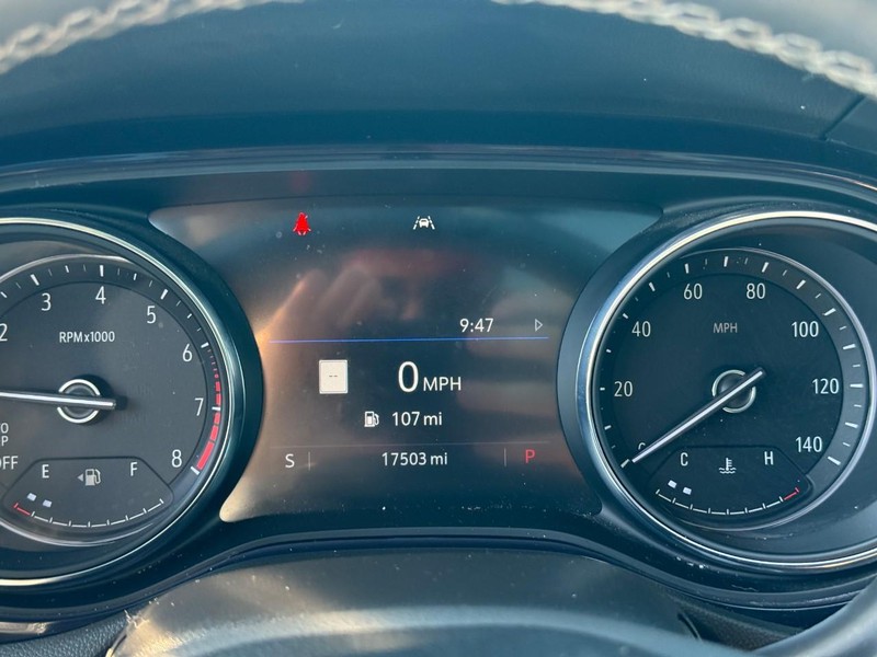 Buick Encore GX Vehicle Full-screen Gallery Image 22