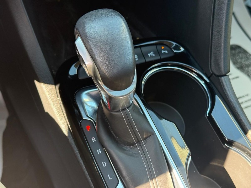 Buick Encore GX Vehicle Full-screen Gallery Image 23