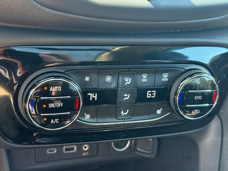 Buick Encore GX Vehicle Full-screen Gallery Image 24