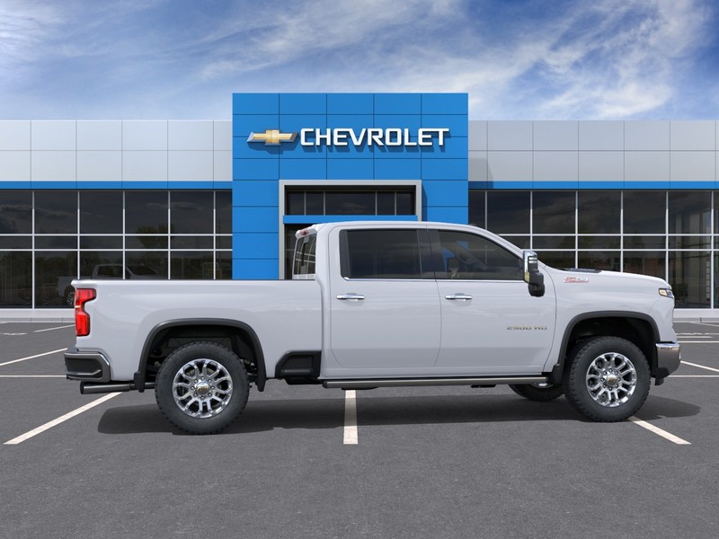 Chevrolet Silverado 2500HD Vehicle Full-screen Gallery Image 5