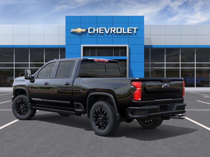 Chevrolet Silverado 2500HD Vehicle Full-screen Gallery Image 3