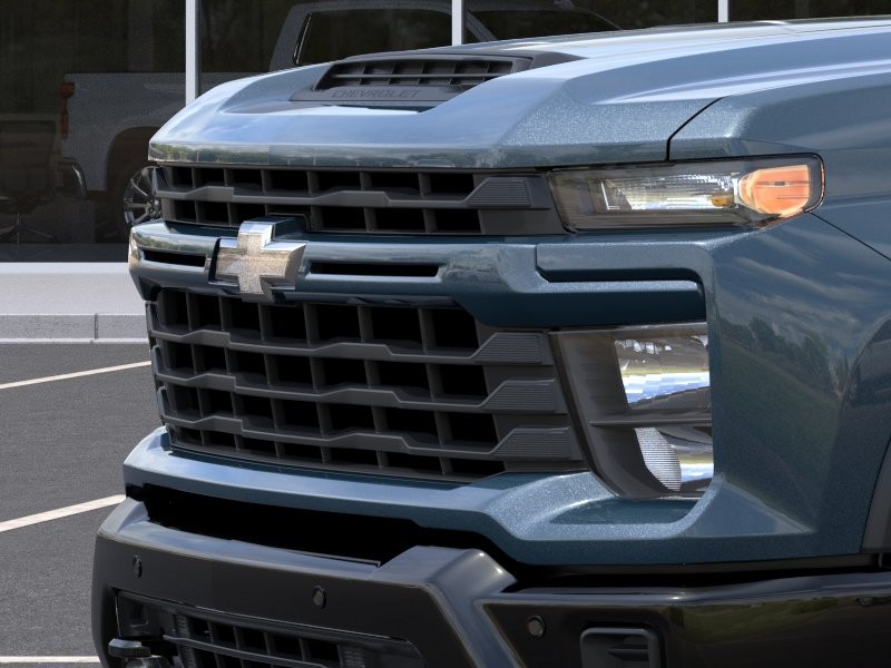 Chevrolet Silverado 2500HD Vehicle Full-screen Gallery Image 13