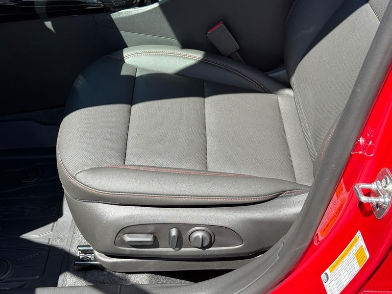 Chevrolet Trax Vehicle Full-screen Gallery Image 11