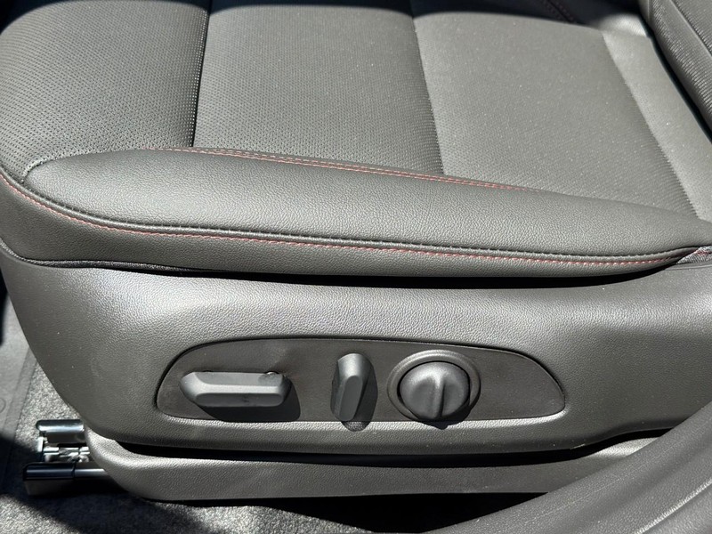 Chevrolet Trax Vehicle Full-screen Gallery Image 12