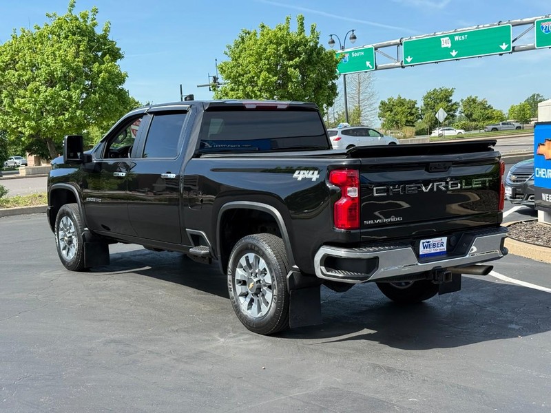 Chevrolet Silverado 2500HD Vehicle Full-screen Gallery Image 3