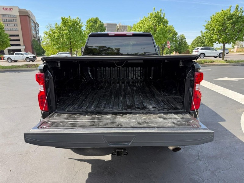 Chevrolet Silverado 2500HD Vehicle Full-screen Gallery Image 5