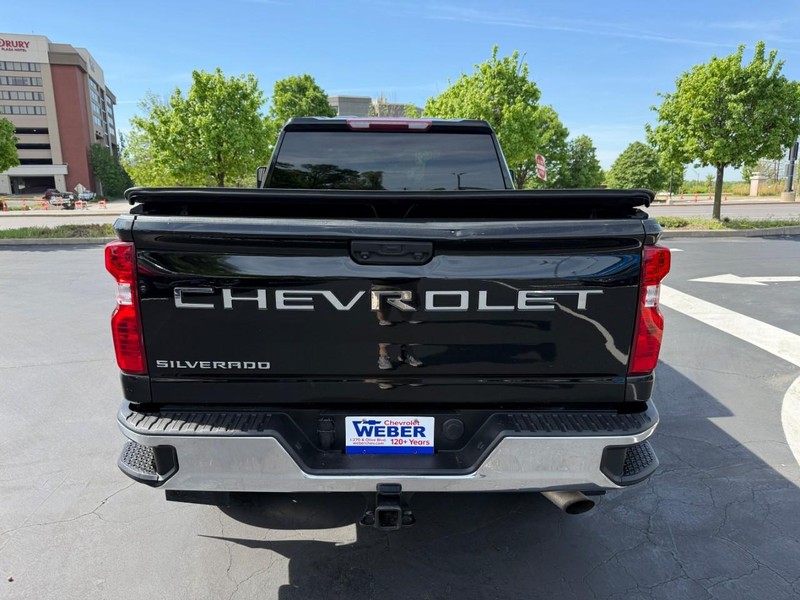 Chevrolet Silverado 2500HD Vehicle Full-screen Gallery Image 6