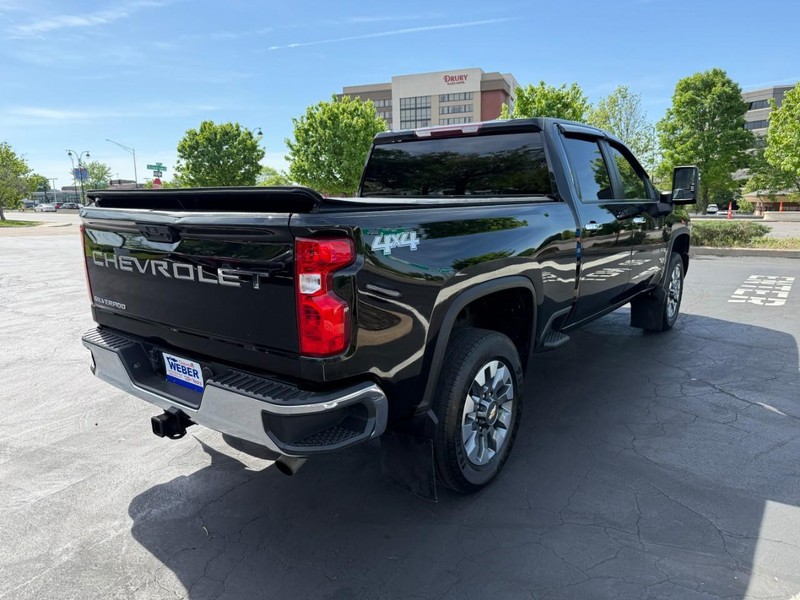 Chevrolet Silverado 2500HD Vehicle Full-screen Gallery Image 7