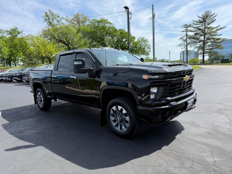Chevrolet Silverado 2500HD Vehicle Full-screen Gallery Image 8