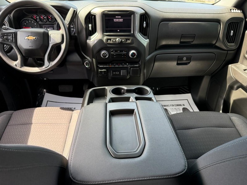 Chevrolet Silverado 2500HD Vehicle Full-screen Gallery Image 11