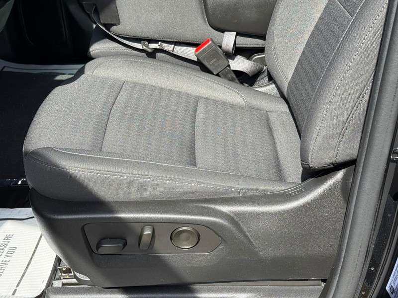 Chevrolet Silverado 2500HD Vehicle Full-screen Gallery Image 16
