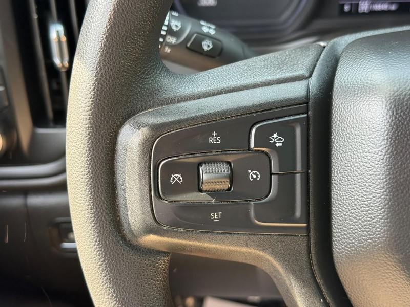 Chevrolet Silverado 2500HD Vehicle Full-screen Gallery Image 18