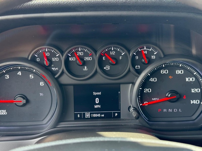 Chevrolet Silverado 2500HD Vehicle Full-screen Gallery Image 19