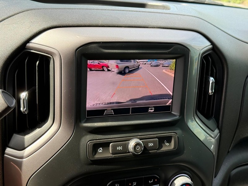 Chevrolet Silverado 2500HD Vehicle Full-screen Gallery Image 20