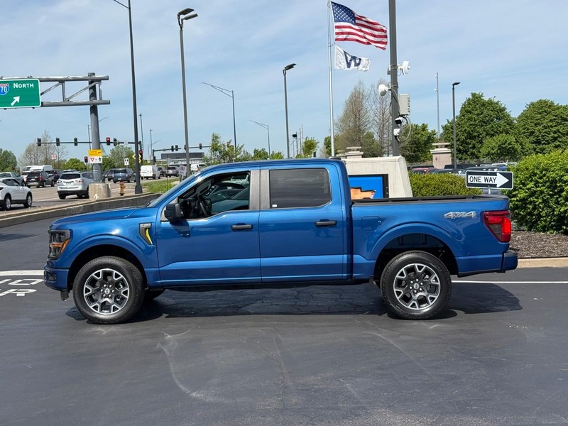 Ford F-150 Vehicle Full-screen Gallery Image 2