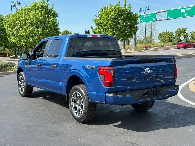 Ford F-150 Vehicle Full-screen Gallery Image 3