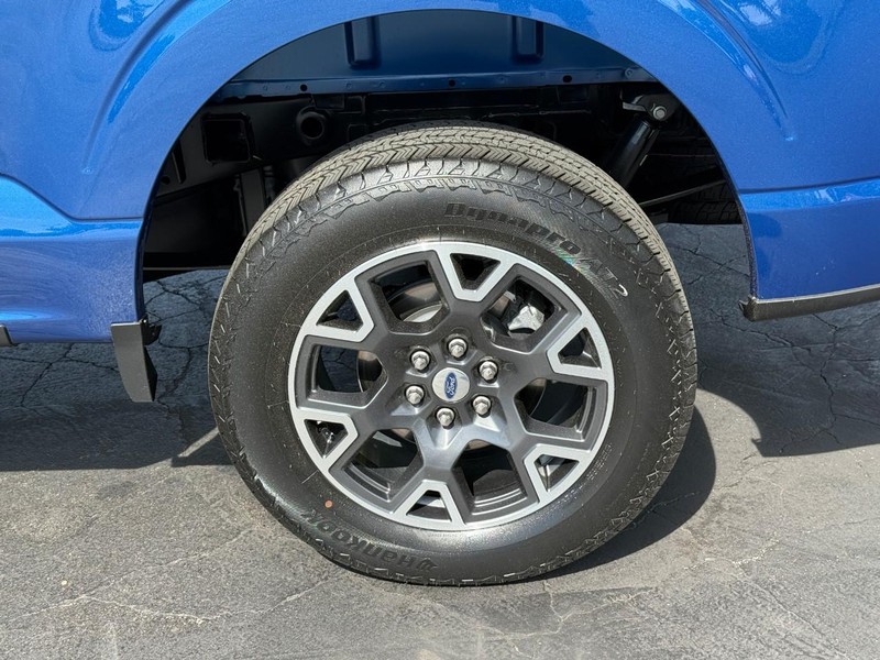 Ford F-150 Vehicle Full-screen Gallery Image 4