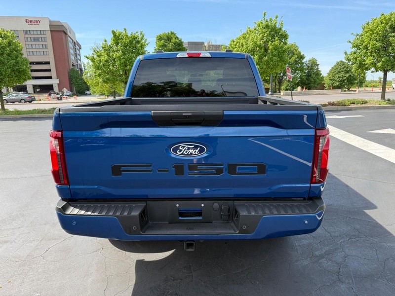 Ford F-150 Vehicle Full-screen Gallery Image 6