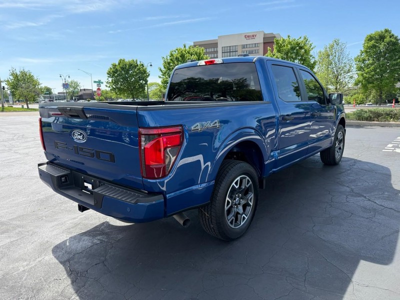 Ford F-150 Vehicle Full-screen Gallery Image 7