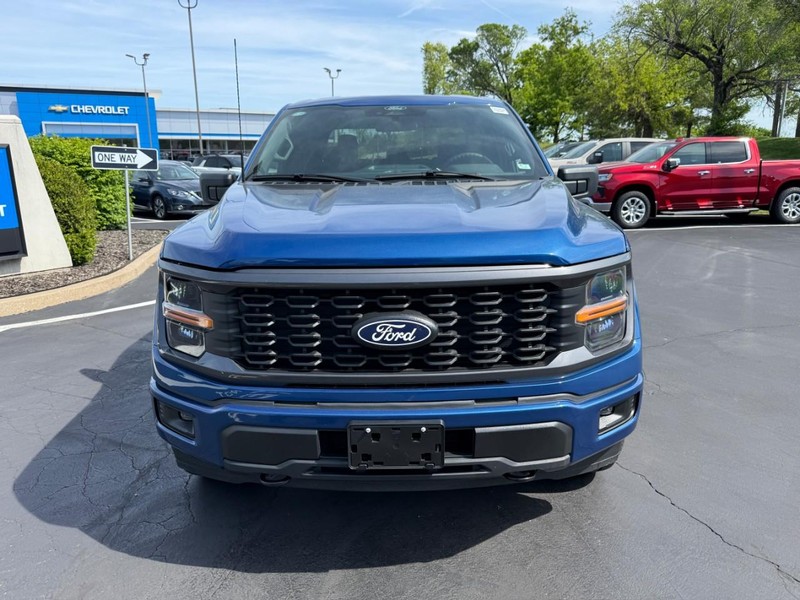 Ford F-150 Vehicle Full-screen Gallery Image 9