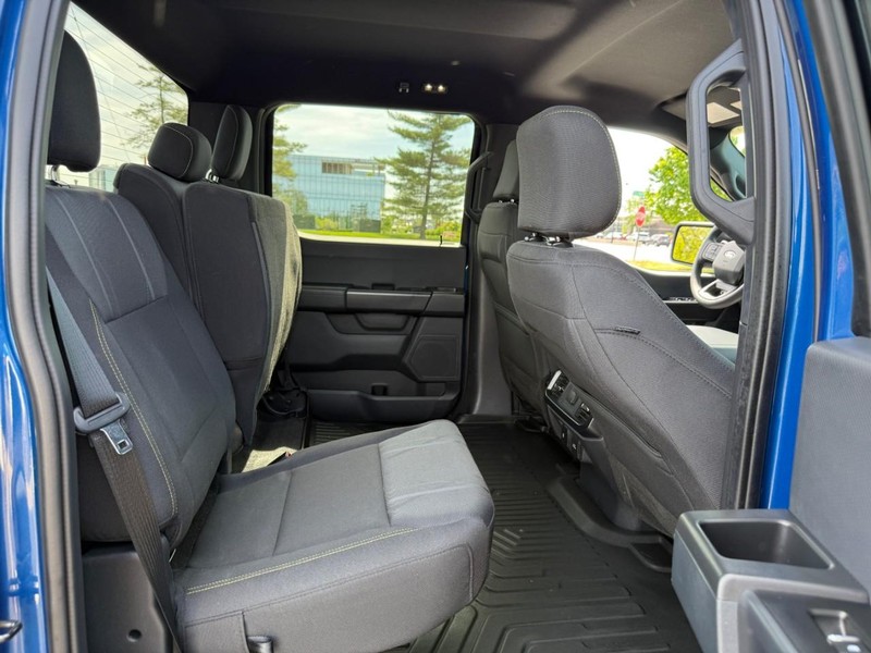 Ford F-150 Vehicle Full-screen Gallery Image 10