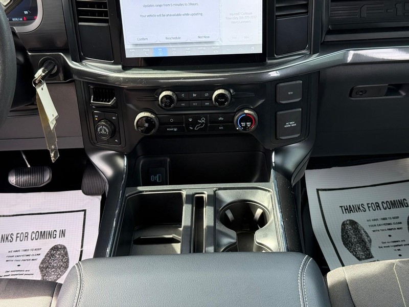 Ford F-150 Vehicle Full-screen Gallery Image 14