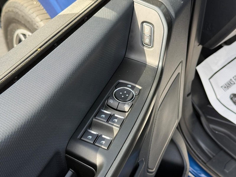 Ford F-150 Vehicle Full-screen Gallery Image 15