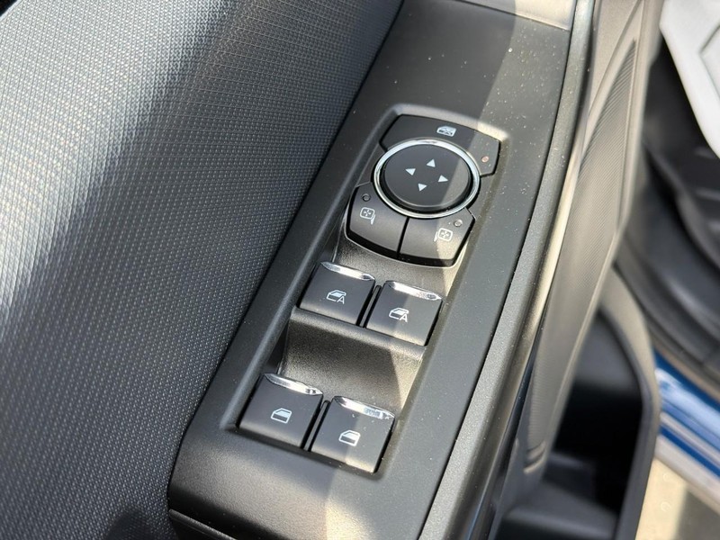 Ford F-150 Vehicle Full-screen Gallery Image 16