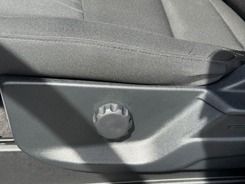 Ford F-150 Vehicle Full-screen Gallery Image 18